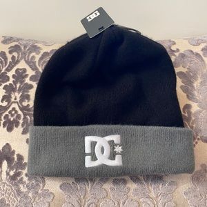 DC New Era Beanie. NWT. Black and Grey